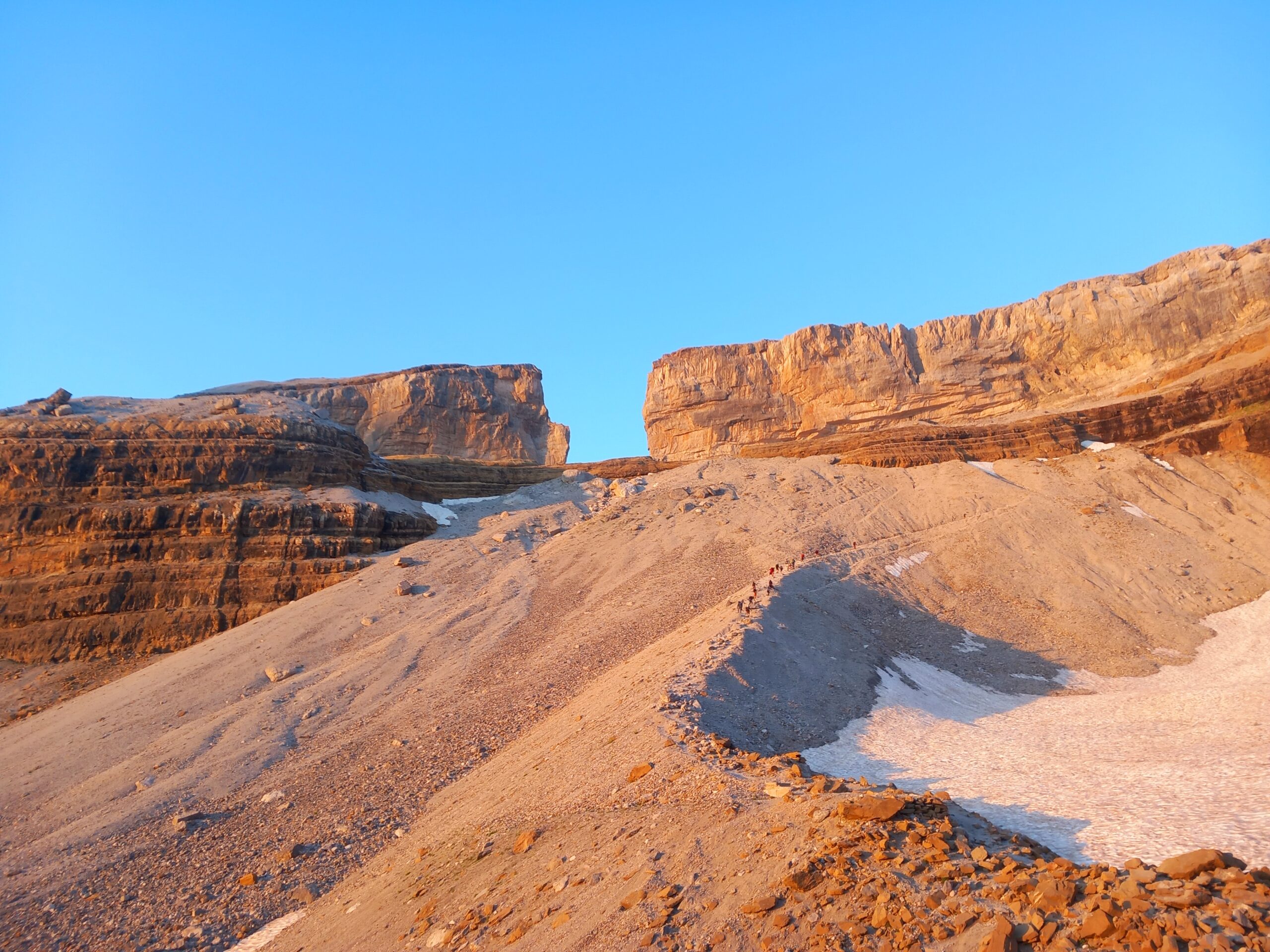 This is an example of my outdoors experiences. A trekking to Brèche de Roland, at the border between France and Spain.
